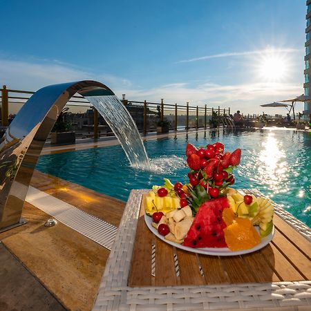 Hotel Ramada By Wyndham Istanbul Pera Taksim Exteriér fotografie Rooftop pool
