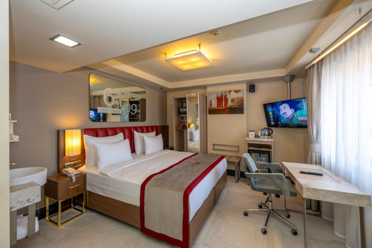 Hotel Ramada By Wyndham Istanbul Pera Taksim Exteriér fotografie A room at the hotel